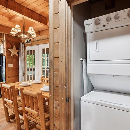 A Charming Cabin, Pool, Firepit, Hot Tub-Jacuzzi جاتلينبرج المظهر الخارجي الصورة