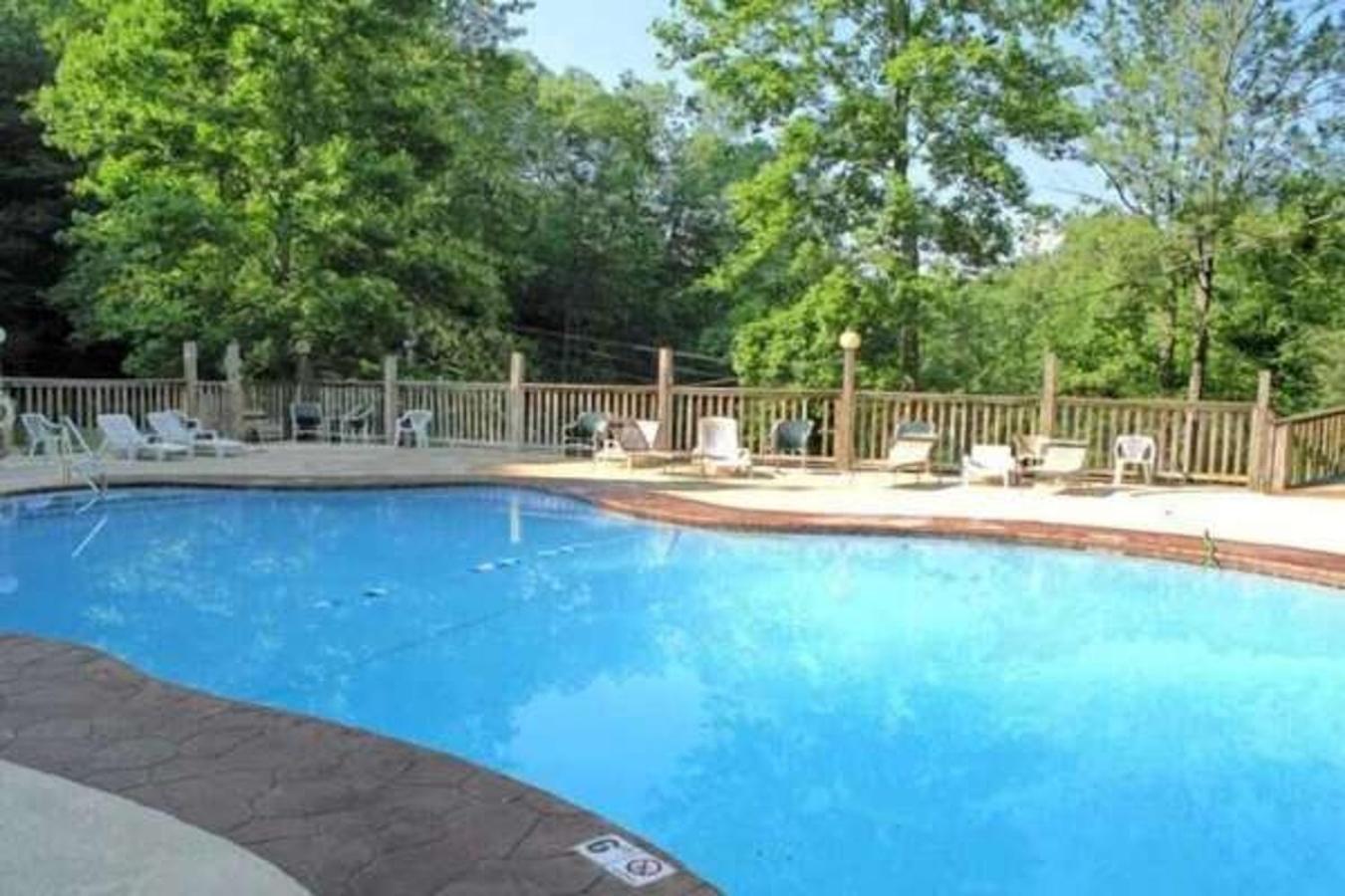 A Charming Cabin, Pool, Firepit, Hot Tub-Jacuzzi جاتلينبرج المظهر الخارجي الصورة