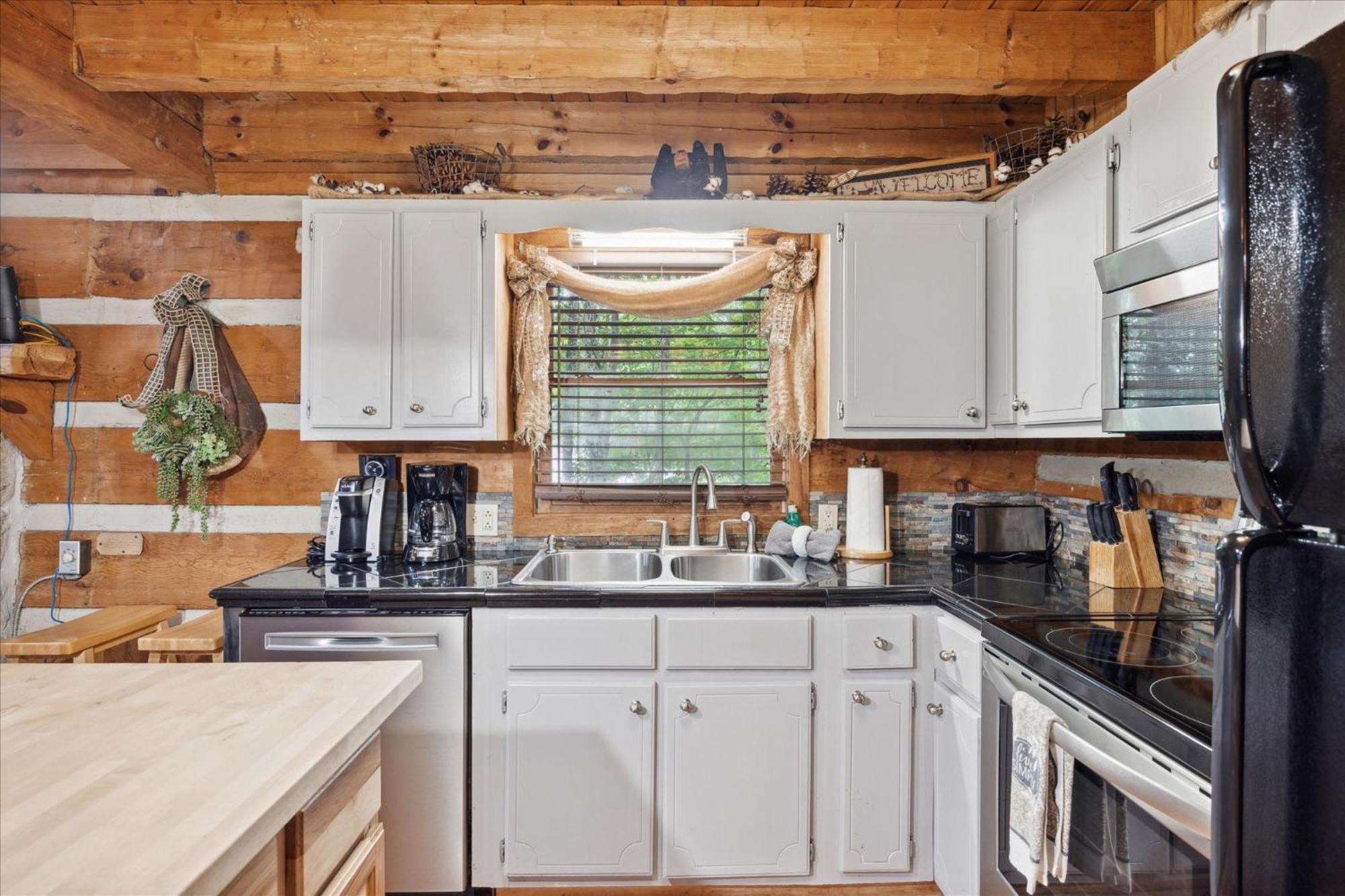 A Charming Cabin, Pool, Firepit, Hot Tub-Jacuzzi جاتلينبرج المظهر الخارجي الصورة
